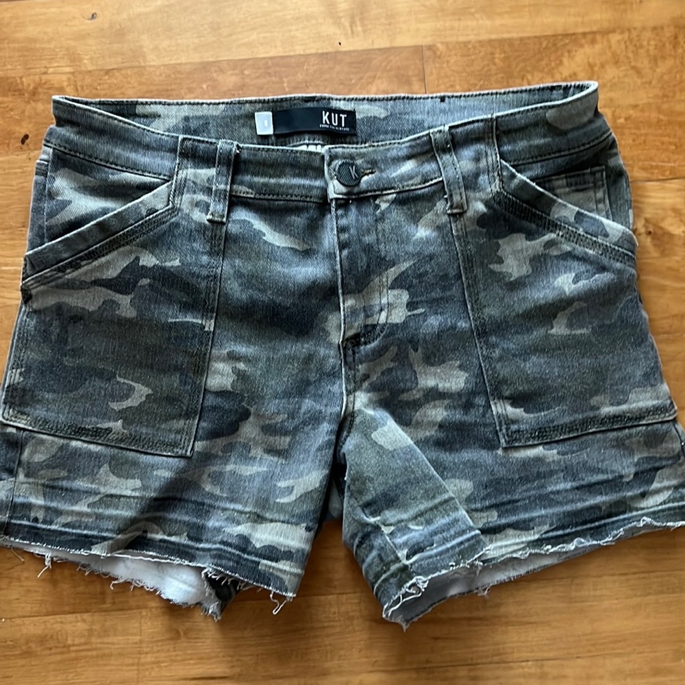 KUT from the Kloth camouflage shorts. Size 8